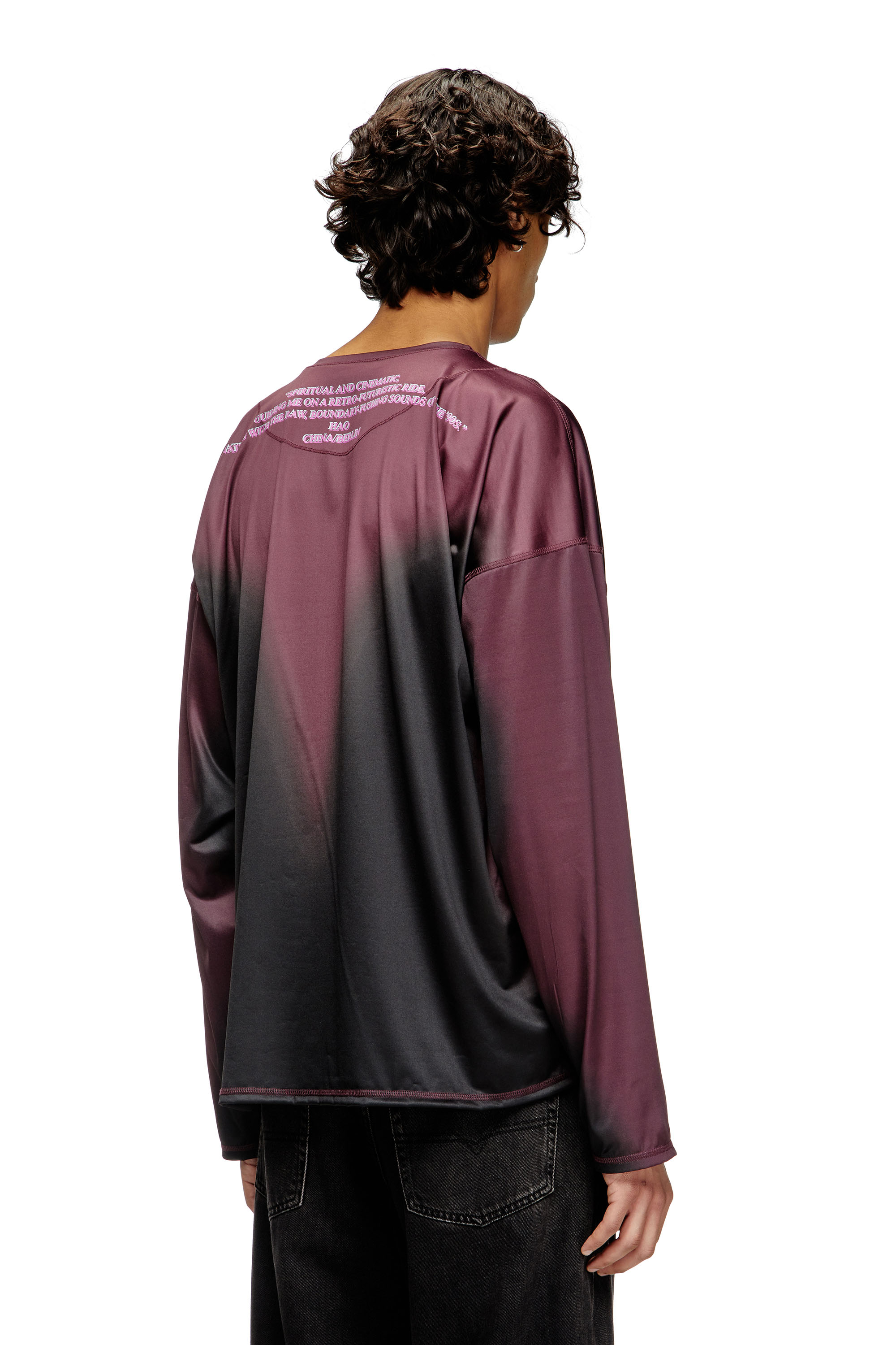 Diesel - T-OLAVI-AA, Unisex's Long-sleeve tech-jersey T-shirt with lyrics print in Black/Violet - 4